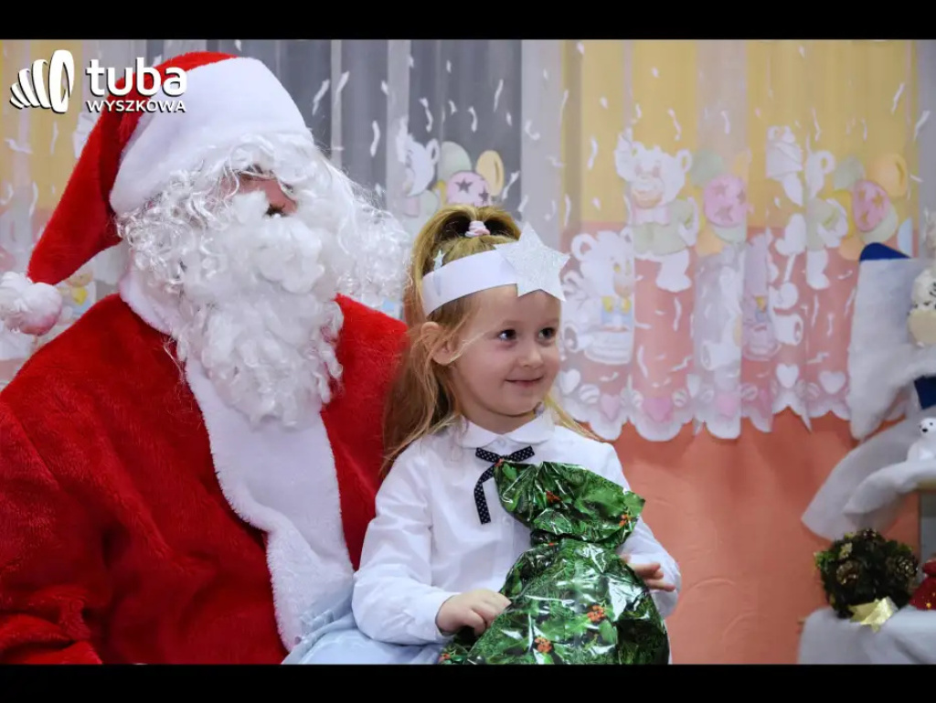 Święty Mikołaj odwiedził przedszkolaki z „Bajki”
