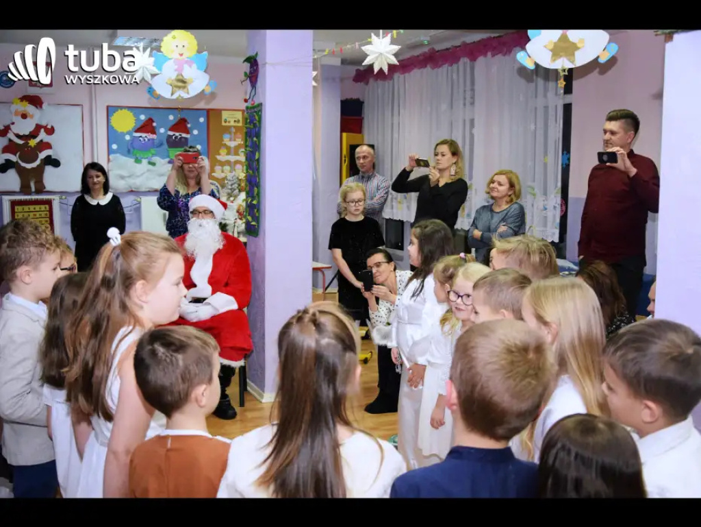 Święty Mikołaj odwiedził przedszkolaki z „Bajki”