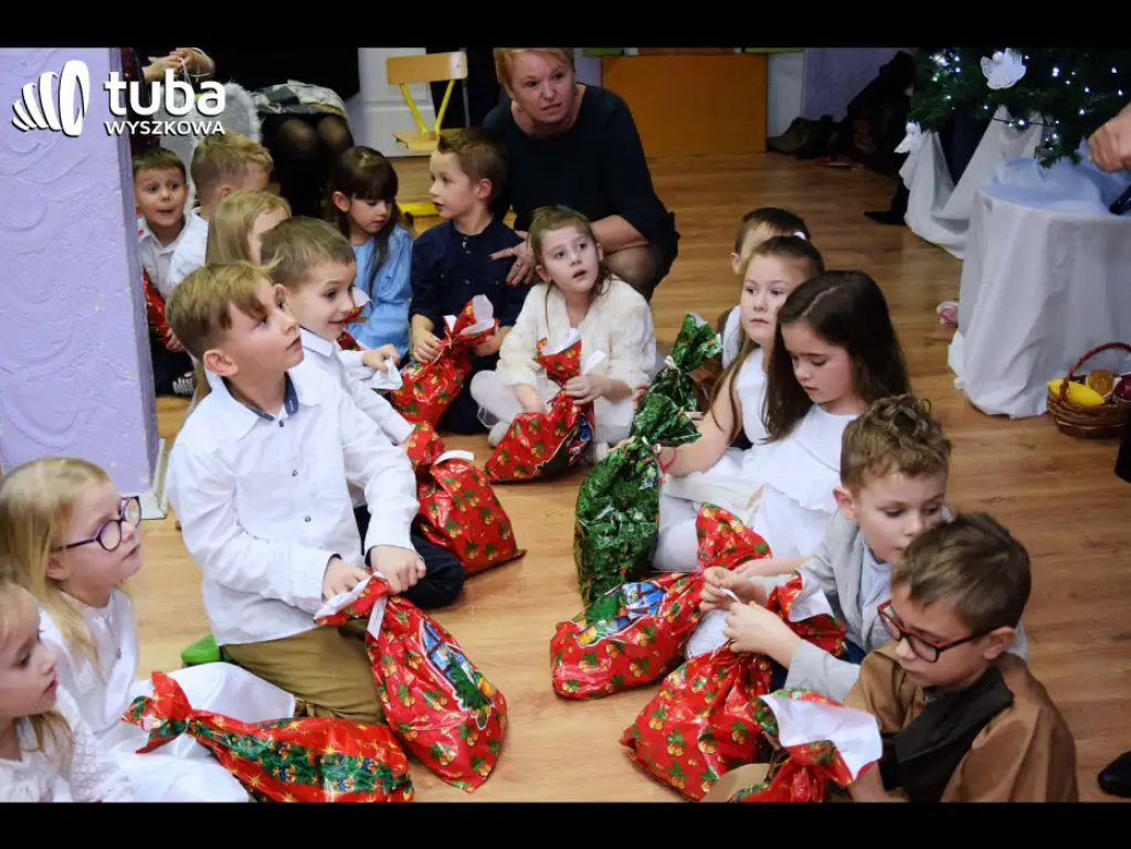 Święty Mikołaj odwiedził przedszkolaki z „Bajki”