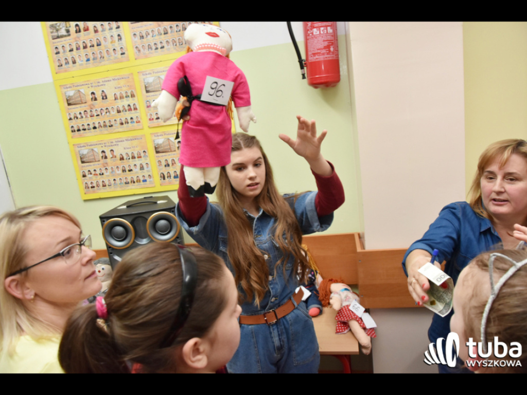 Szmaciane laleczki w szczytnym celu. SP nr 1 w akcji UNICEF 