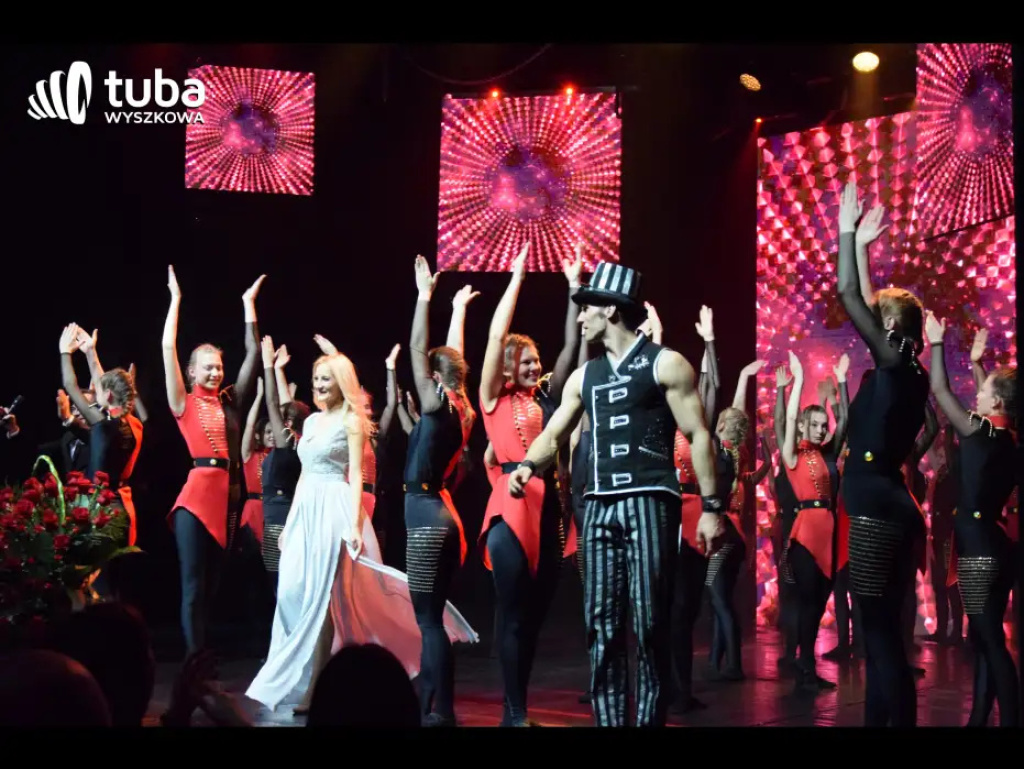 „To było jak cudowny sen, grupa dzieciaków się zebrała…”. Jubileusz 35-lecia Rewii Dziecięcej „Sylaba” (video)