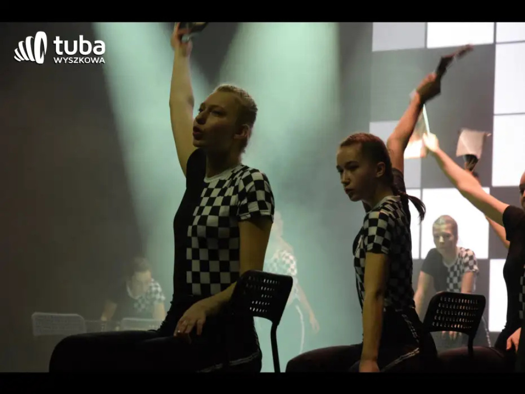 „To było jak cudowny sen, grupa dzieciaków się zebrała…”. Jubileusz 35-lecia Rewii Dziecięcej „Sylaba” (video)