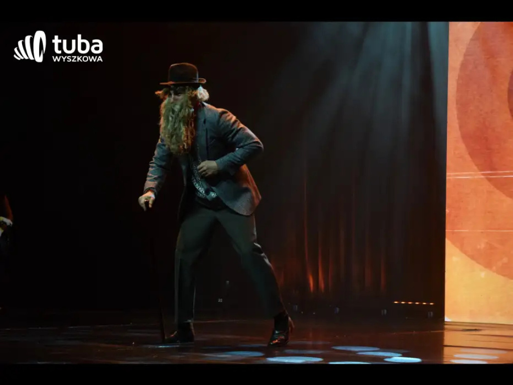 „To było jak cudowny sen, grupa dzieciaków się zebrała…”. Jubileusz 35-lecia Rewii Dziecięcej „Sylaba” (video)