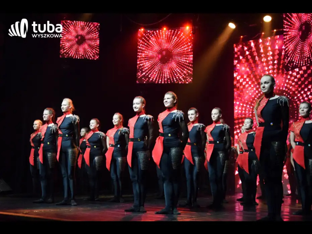 „To było jak cudowny sen, grupa dzieciaków się zebrała…”. Jubileusz 35-lecia Rewii Dziecięcej „Sylaba” (video)