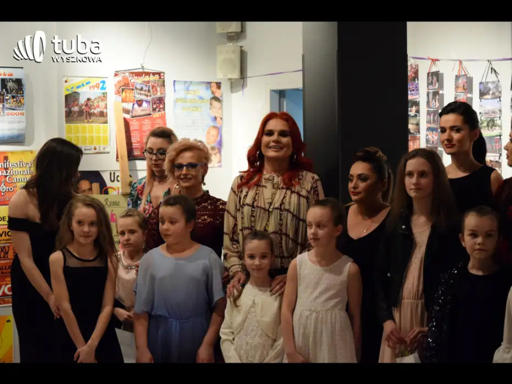 „To było jak cudowny sen, grupa dzieciaków się zebrała…”. Jubileusz 35-lecia Rewii Dziecięcej „Sylaba” (video)