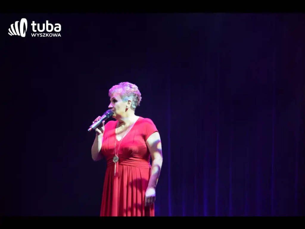 „To było jak cudowny sen, grupa dzieciaków się zebrała…”. Jubileusz 35-lecia Rewii Dziecięcej „Sylaba” (video)
