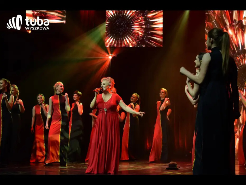 „To było jak cudowny sen, grupa dzieciaków się zebrała…”. Jubileusz 35-lecia Rewii Dziecięcej „Sylaba” (video)