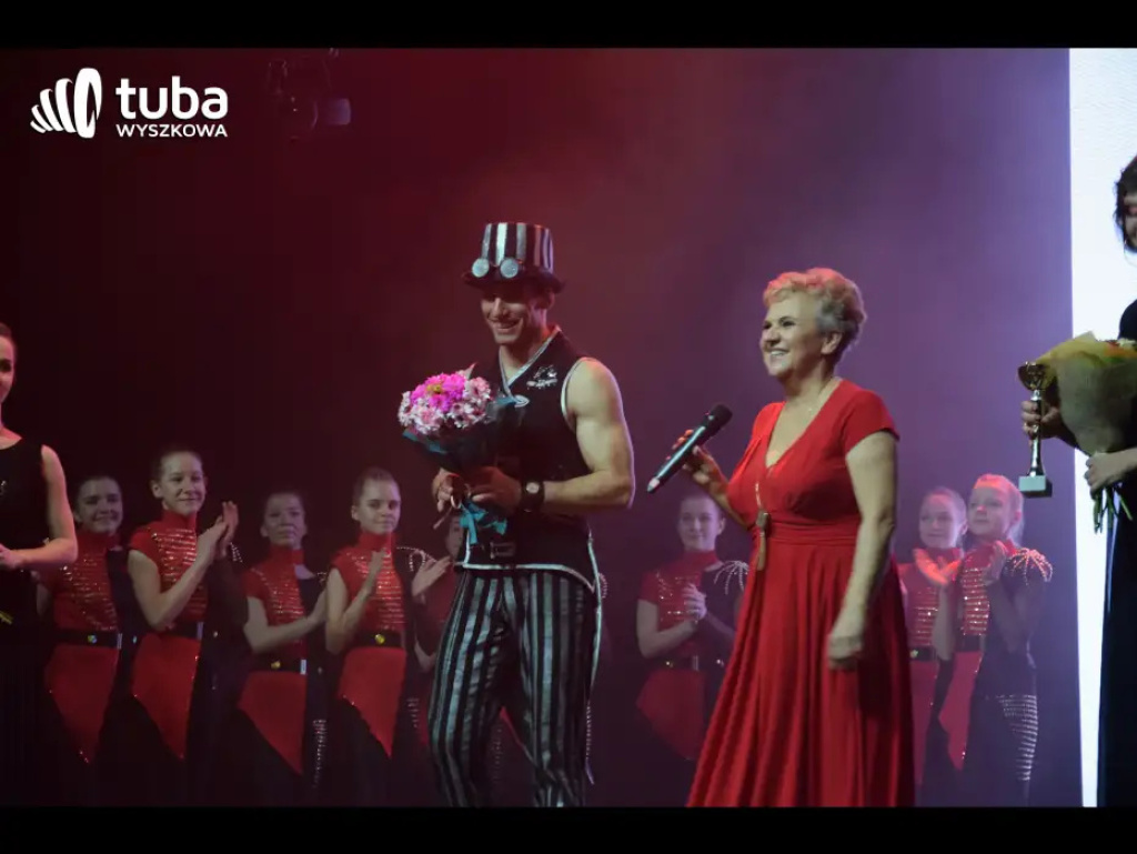 „To było jak cudowny sen, grupa dzieciaków się zebrała…”. Jubileusz 35-lecia Rewii Dziecięcej „Sylaba” (video)