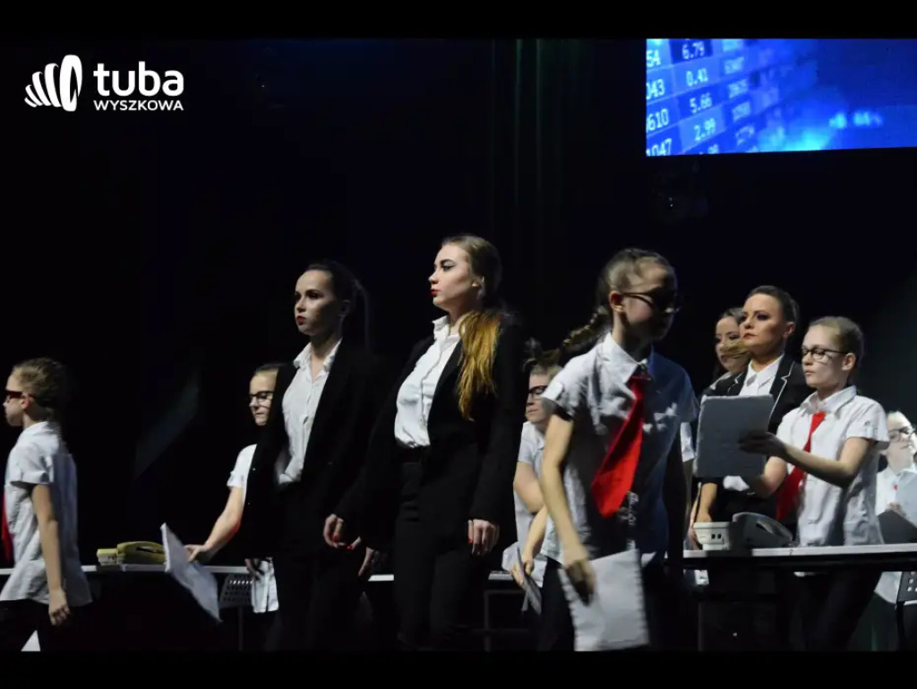„To było jak cudowny sen, grupa dzieciaków się zebrała…”. Jubileusz 35-lecia Rewii Dziecięcej „Sylaba” (video)