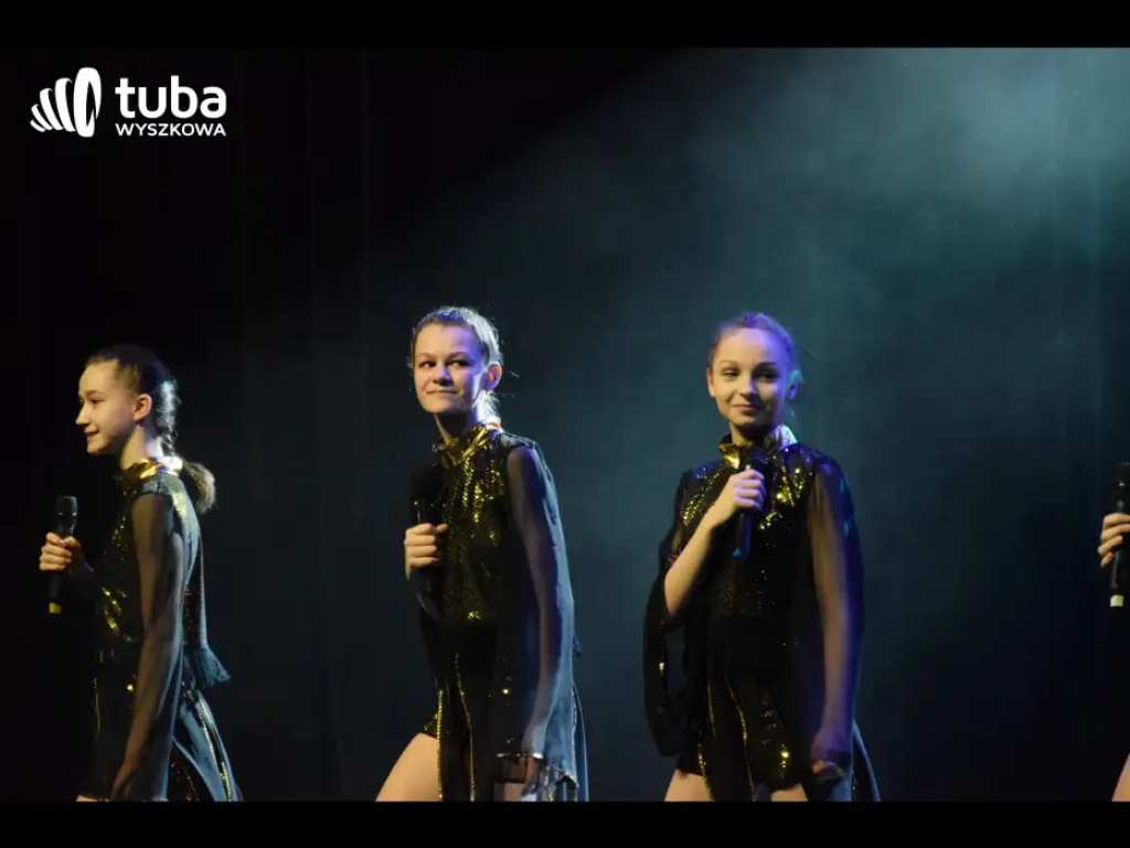 „To było jak cudowny sen, grupa dzieciaków się zebrała…”. Jubileusz 35-lecia Rewii Dziecięcej „Sylaba” (video)