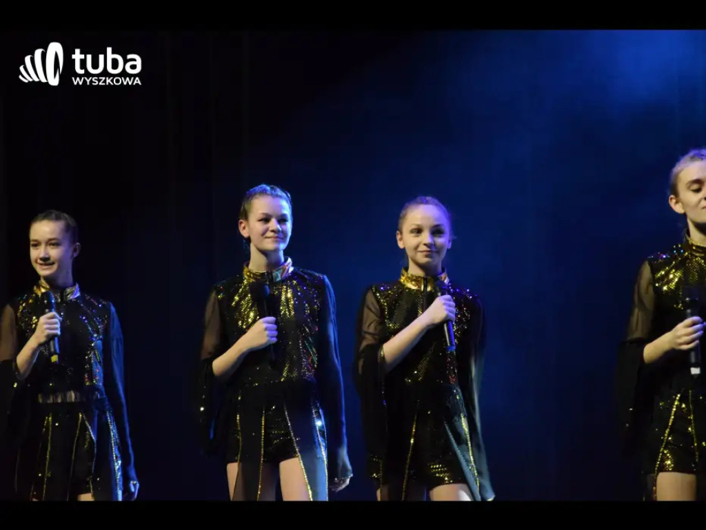 „To było jak cudowny sen, grupa dzieciaków się zebrała…”. Jubileusz 35-lecia Rewii Dziecięcej „Sylaba” (video)