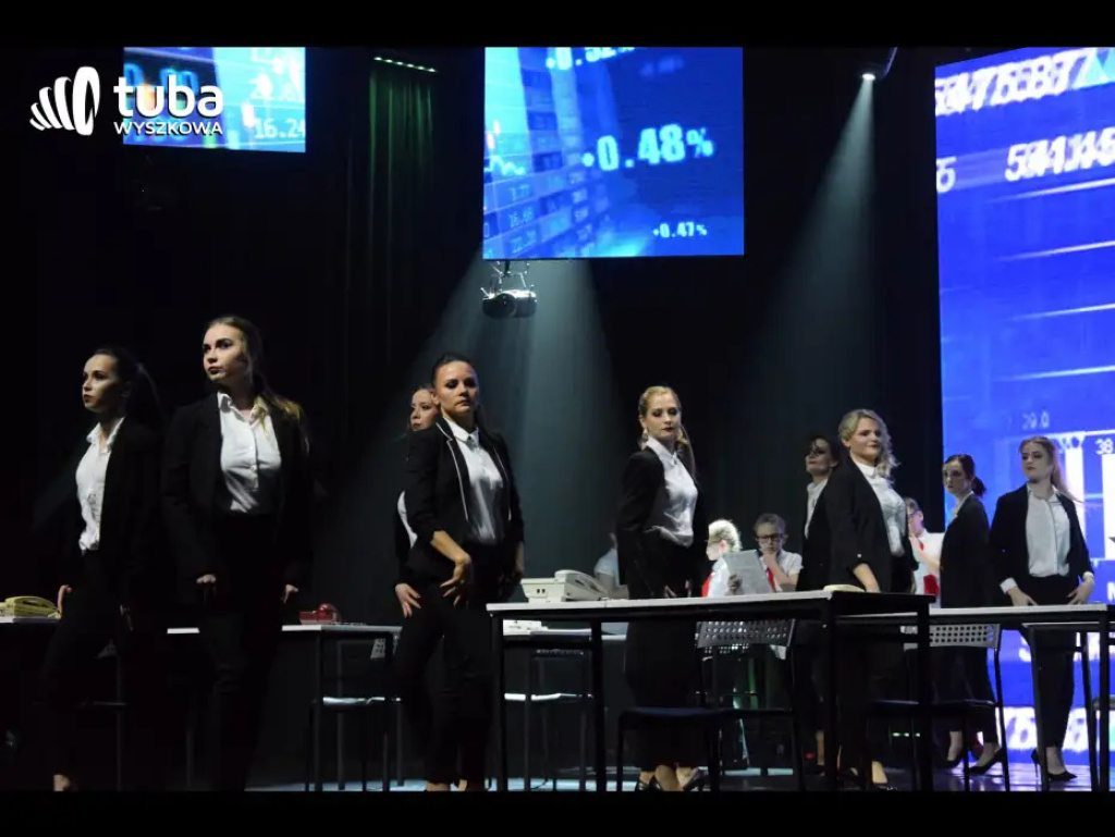 „To było jak cudowny sen, grupa dzieciaków się zebrała…”. Jubileusz 35-lecia Rewii Dziecięcej „Sylaba” (video)