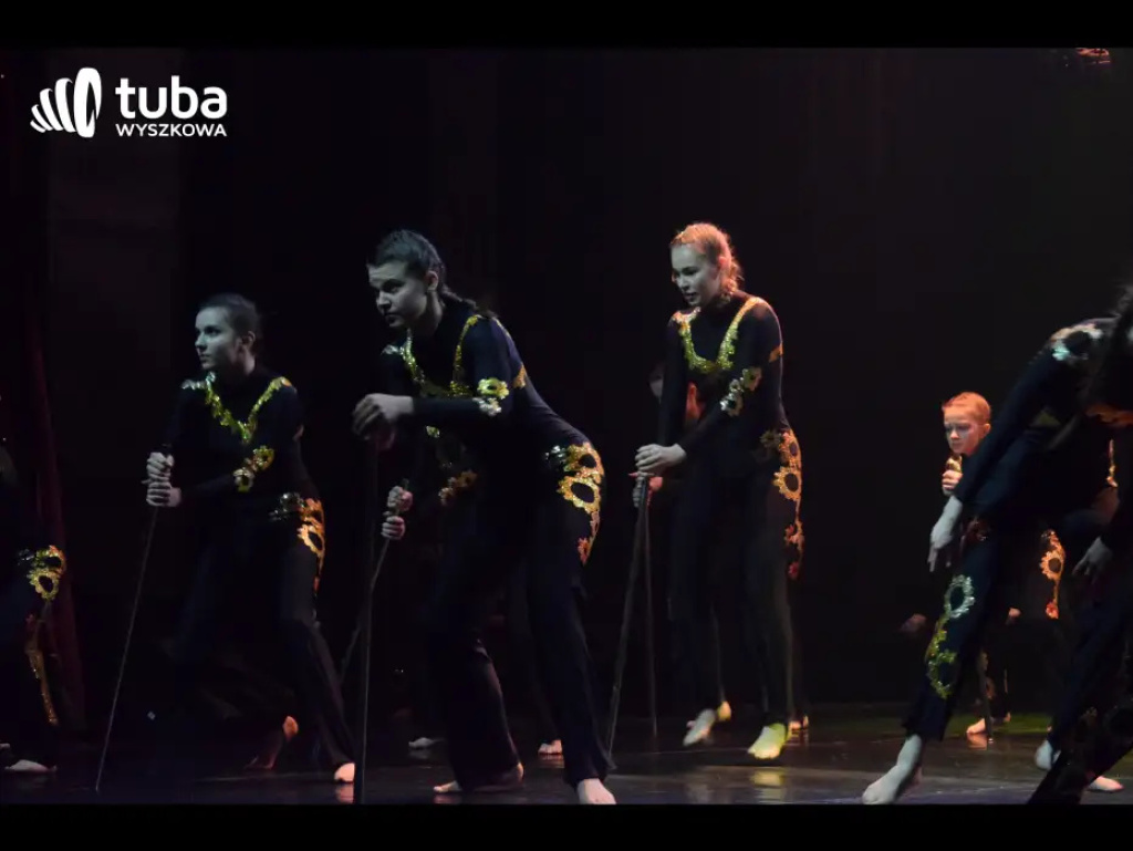 „To było jak cudowny sen, grupa dzieciaków się zebrała…”. Jubileusz 35-lecia Rewii Dziecięcej „Sylaba” (video)