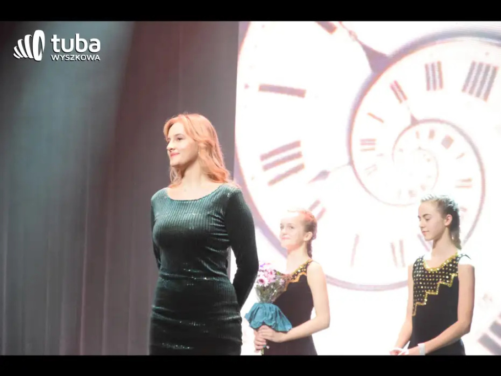 „To było jak cudowny sen, grupa dzieciaków się zebrała…”. Jubileusz 35-lecia Rewii Dziecięcej „Sylaba” (video)
