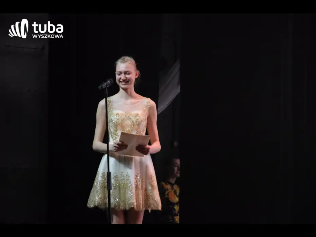 „To było jak cudowny sen, grupa dzieciaków się zebrała…”. Jubileusz 35-lecia Rewii Dziecięcej „Sylaba” (video)