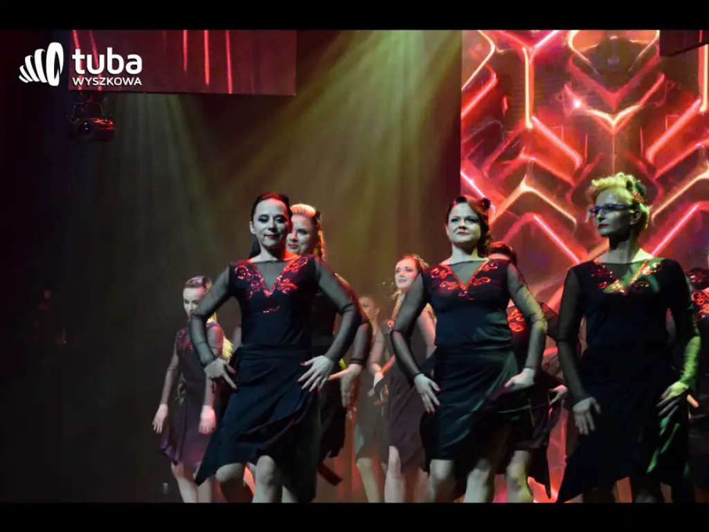 „To było jak cudowny sen, grupa dzieciaków się zebrała…”. Jubileusz 35-lecia Rewii Dziecięcej „Sylaba” (video)