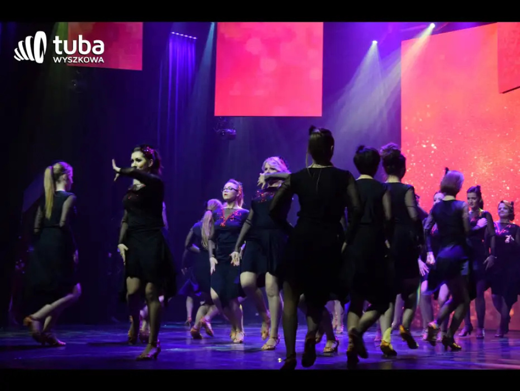 „To było jak cudowny sen, grupa dzieciaków się zebrała…”. Jubileusz 35-lecia Rewii Dziecięcej „Sylaba” (video)