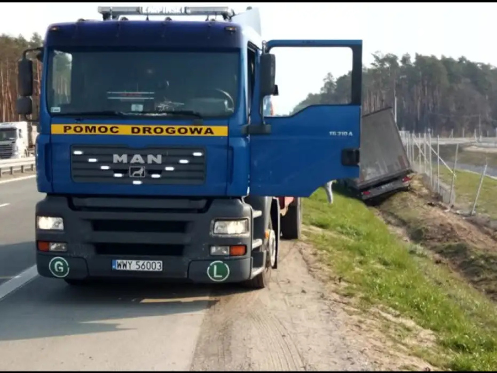 Zasnął za kierownicą. Wielogodzinne utrudnienia na S8