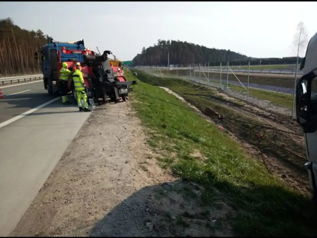 Zasnął za kierownicą. Wielogodzinne utrudnienia na S8