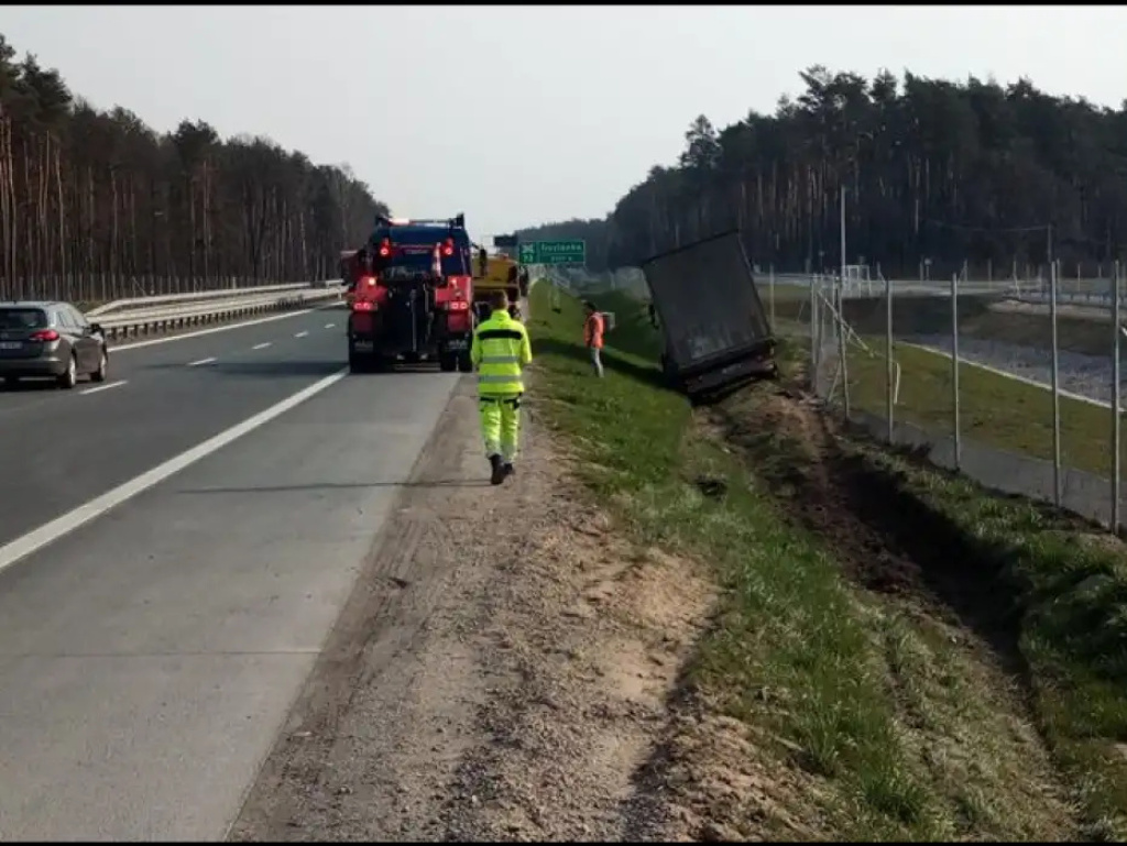 Zasnął za kierownicą. Wielogodzinne utrudnienia na S8