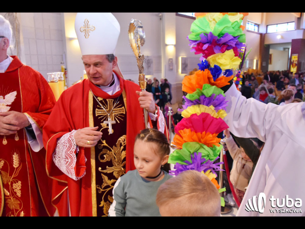 Zachwyciły biskupa. Najpiękniejsze palmy w parafii pw. św. Wojciecha