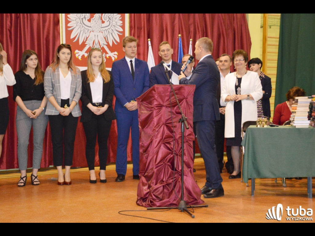 Wstęp do dorosłego, dojrzałego życia... Uroczyste pożegnanie maturzystów w ZS nr 3 w Wyszkowie