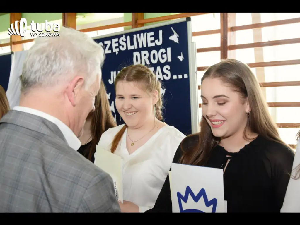 Pożegnanie ze „Skłodowską”. Abiturienci ZS nr 1 zakończyli naukę