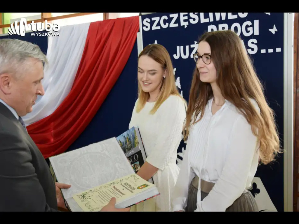 Pożegnanie ze „Skłodowską”. Abiturienci ZS nr 1 zakończyli naukę