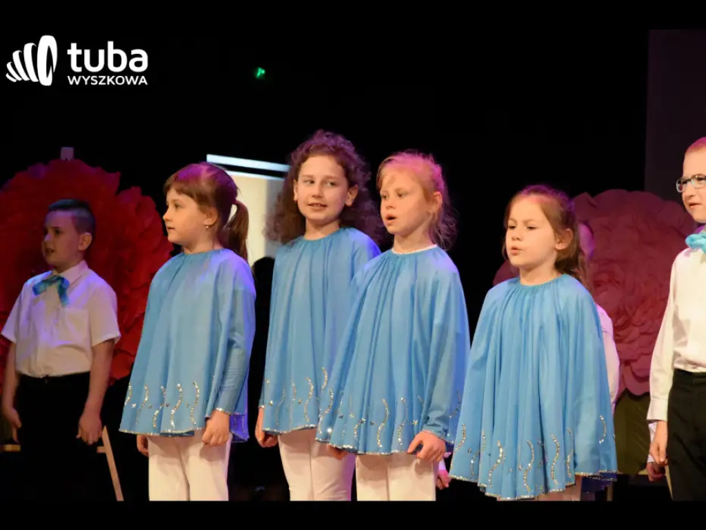 „Nasze życie z Wami płynie wprost bajecznie”. Koncert przedszkolaków z „Bajki”