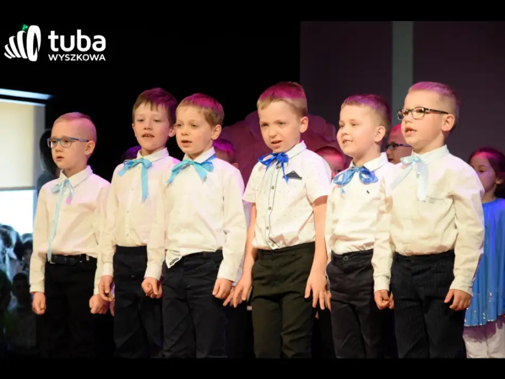 „Nasze życie z Wami płynie wprost bajecznie”. Koncert przedszkolaków z „Bajki”