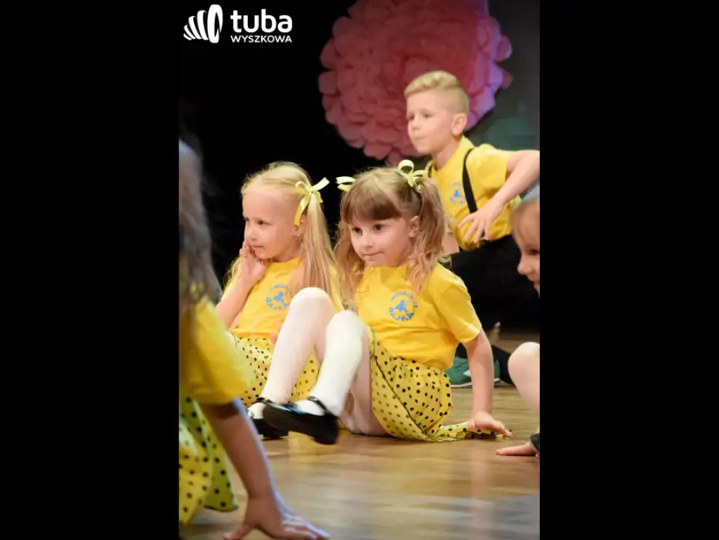 „Nasze życie z Wami płynie wprost bajecznie”. Koncert przedszkolaków z „Bajki”
