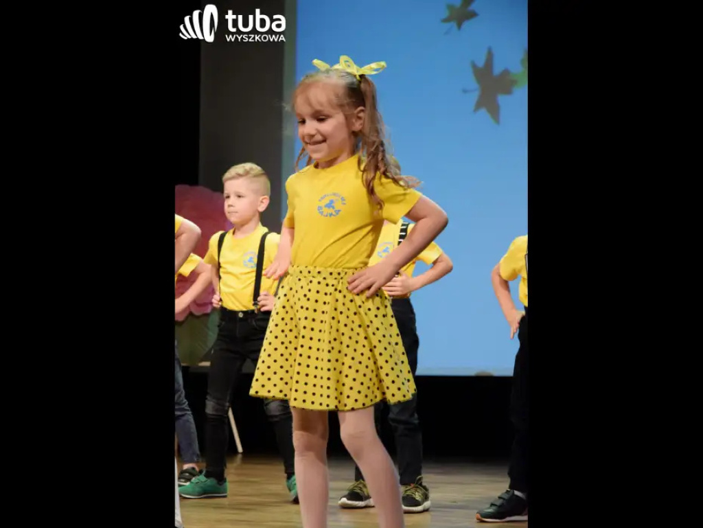 „Nasze życie z Wami płynie wprost bajecznie”. Koncert przedszkolaków z „Bajki”