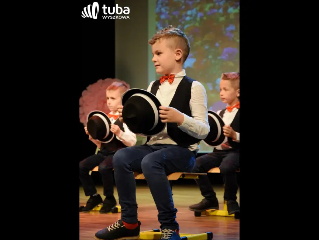 „Nasze życie z Wami płynie wprost bajecznie”. Koncert przedszkolaków z „Bajki”