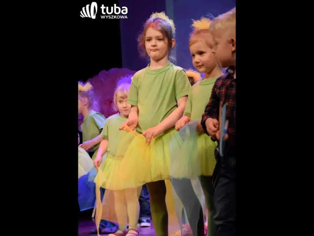 „Nasze życie z Wami płynie wprost bajecznie”. Koncert przedszkolaków z „Bajki”
