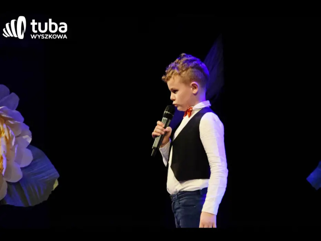 „Nasze życie z Wami płynie wprost bajecznie”. Koncert przedszkolaków z „Bajki”