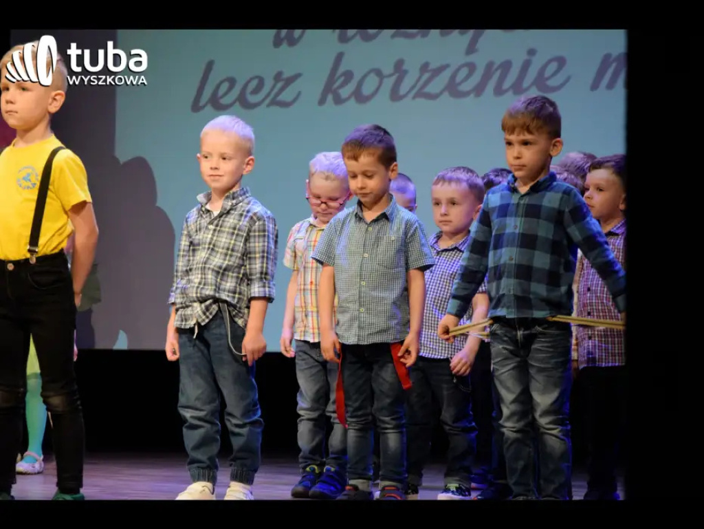„Nasze życie z Wami płynie wprost bajecznie”. Koncert przedszkolaków z „Bajki”