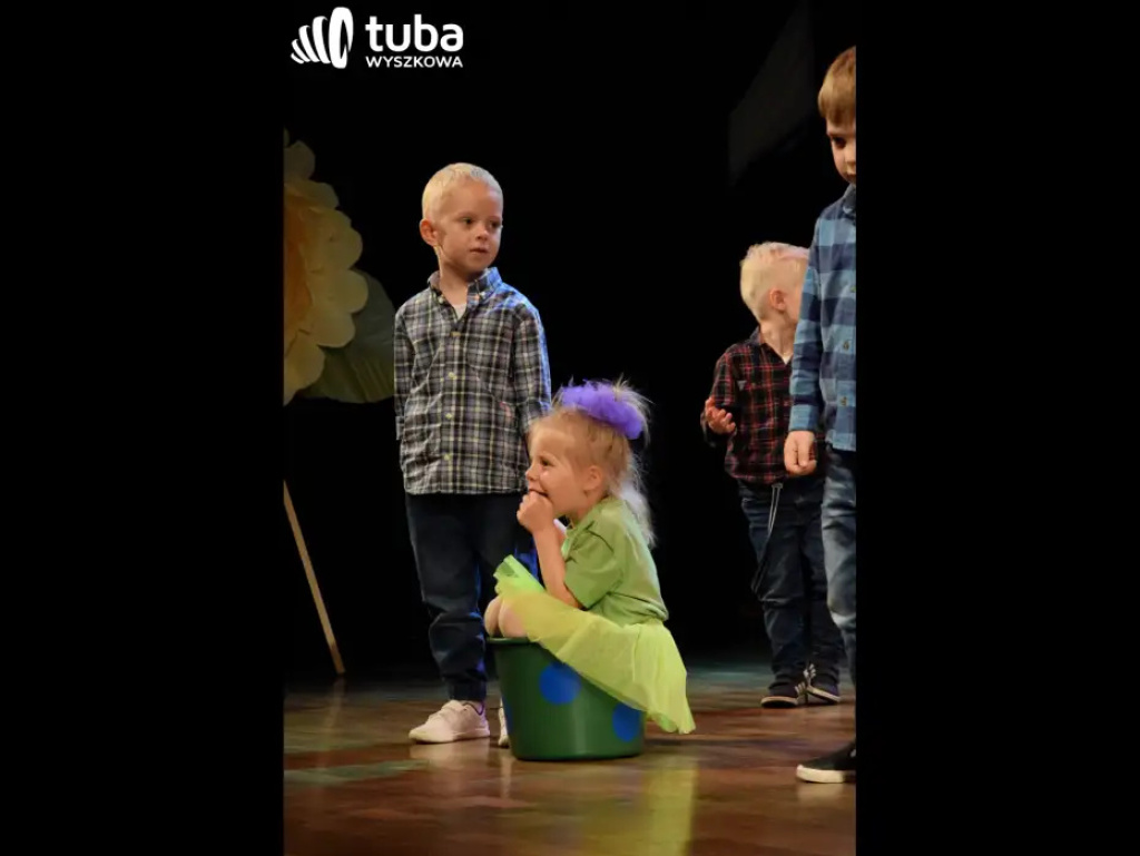 „Nasze życie z Wami płynie wprost bajecznie”. Koncert przedszkolaków z „Bajki”