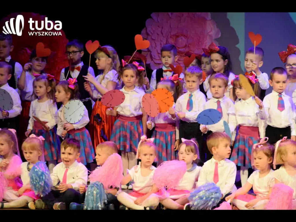„Nasze życie z Wami płynie wprost bajecznie”. Koncert przedszkolaków z „Bajki”
