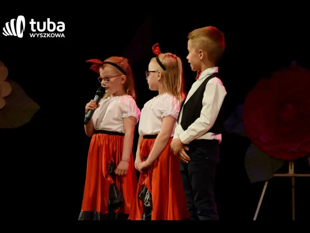 „Nasze życie z Wami płynie wprost bajecznie”. Koncert przedszkolaków z „Bajki”
