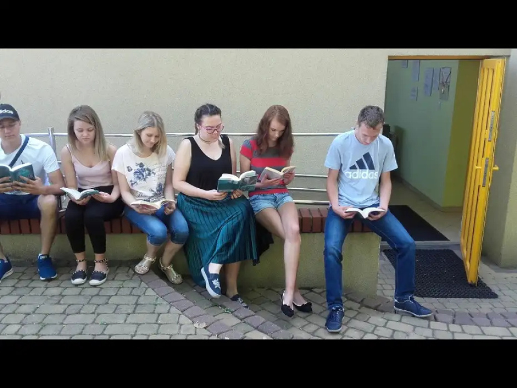 Czytanie na masową skalę, czyli ”Jak nie czytam jak czytam”