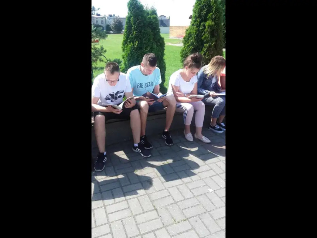 Czytanie na masową skalę, czyli ”Jak nie czytam jak czytam”