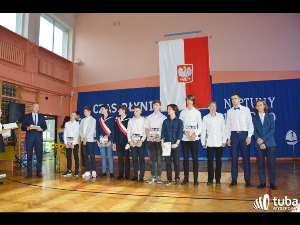 Historyczna chwila w Gimnazjum nr 2. Uczniowie ostatniego rocznika zakończyli naukę