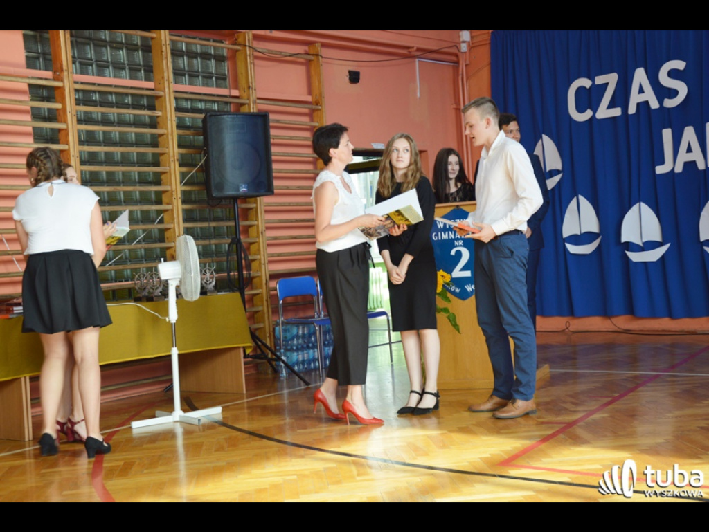 Historyczna chwila w Gimnazjum nr 2. Uczniowie ostatniego rocznika zakończyli naukę