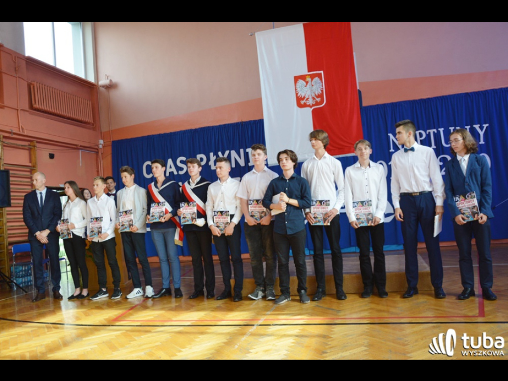 Historyczna chwila w Gimnazjum nr 2. Uczniowie ostatniego rocznika zakończyli naukę