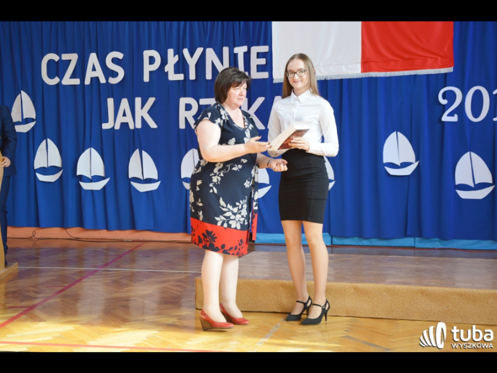 Historyczna chwila w Gimnazjum nr 2. Uczniowie ostatniego rocznika zakończyli naukę