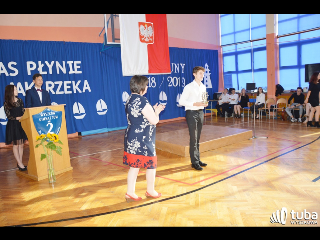 Historyczna chwila w Gimnazjum nr 2. Uczniowie ostatniego rocznika zakończyli naukę