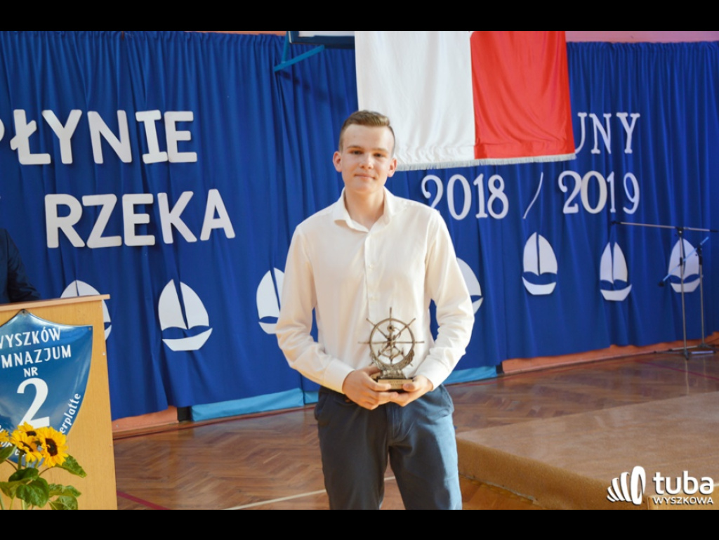 Historyczna chwila w Gimnazjum nr 2. Uczniowie ostatniego rocznika zakończyli naukę