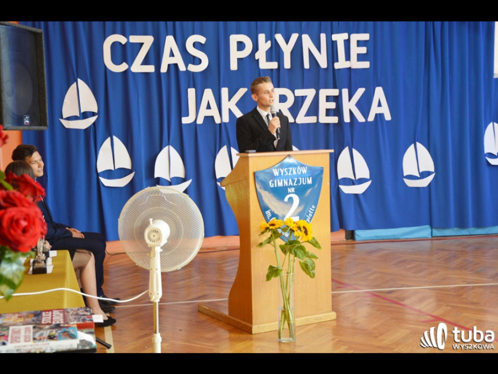 Historyczna chwila w Gimnazjum nr 2. Uczniowie ostatniego rocznika zakończyli naukę