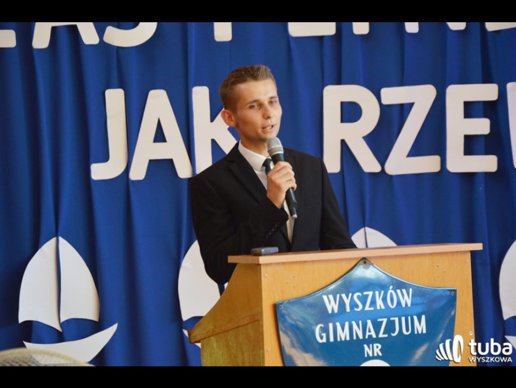 Historyczna chwila w Gimnazjum nr 2. Uczniowie ostatniego rocznika zakończyli naukę