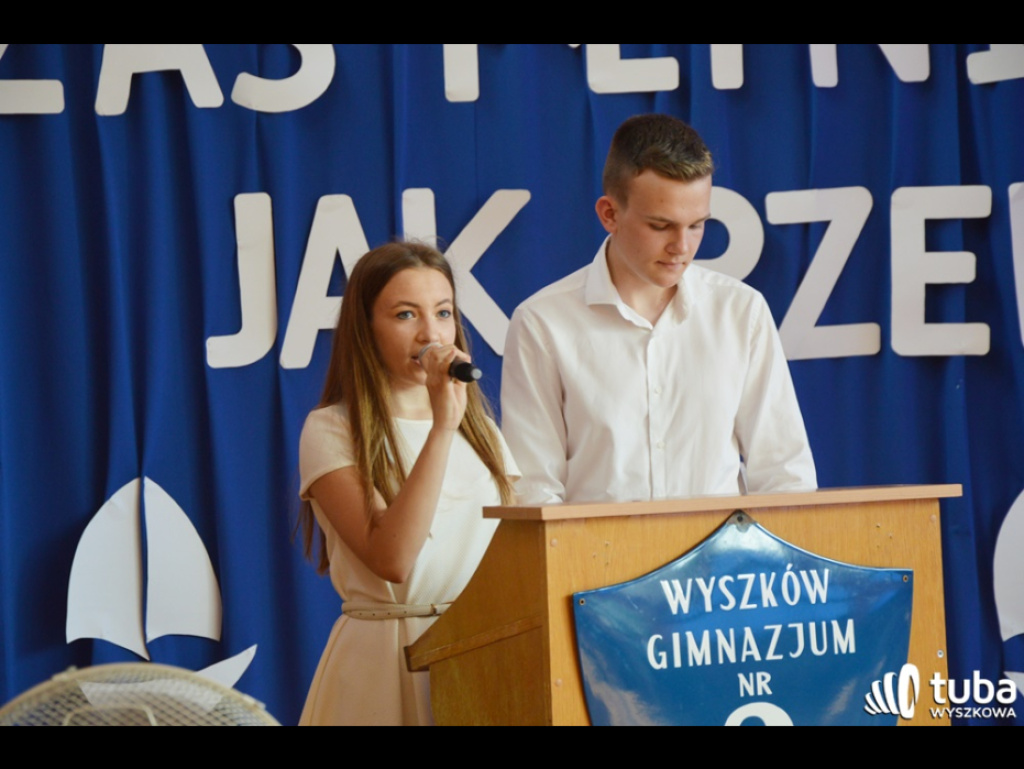 Historyczna chwila w Gimnazjum nr 2. Uczniowie ostatniego rocznika zakończyli naukę
